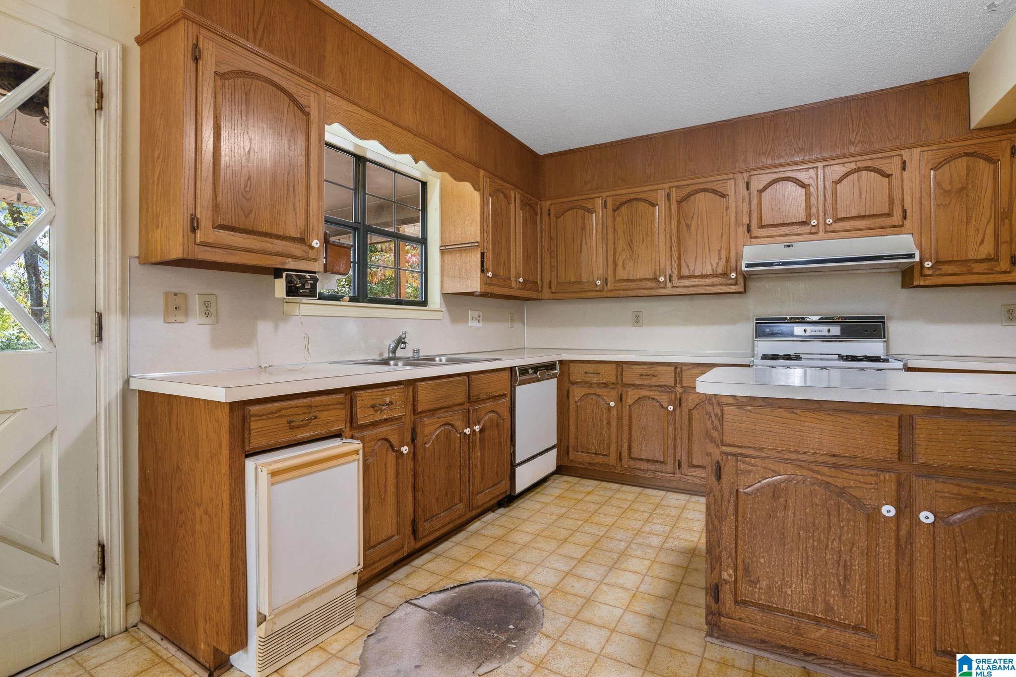 2815 Carlisle Road Birmingham, AL 35213 - Photo 10 of 29