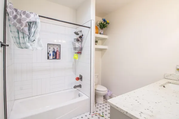 a bathroom with a bathtub and toilet