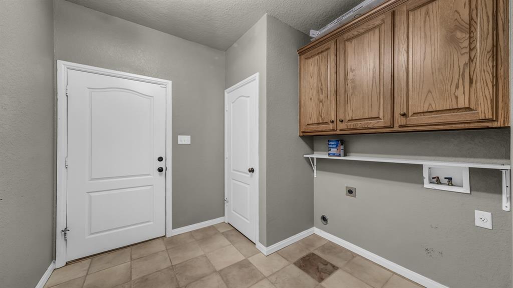 1106 Owl Street Decatur, TX 76234 - Photo 25 of 40 a view of an empty room