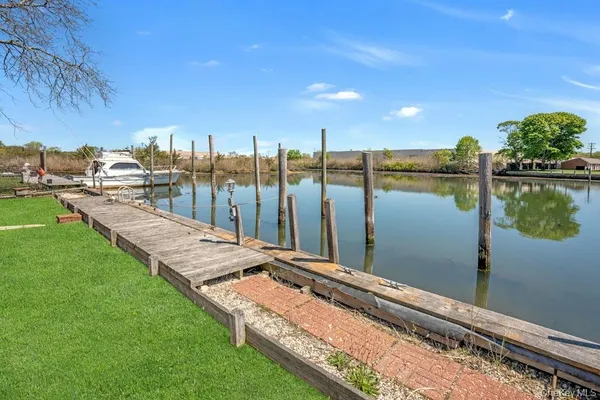 $549,000 | 144 West Lake Drive, Lindenhurst, NY 11757