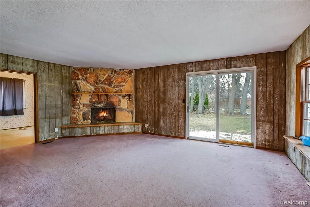 1186 State Road Fenton, MI 48430 - Photo 11 of 25 1186 State (1).jpg