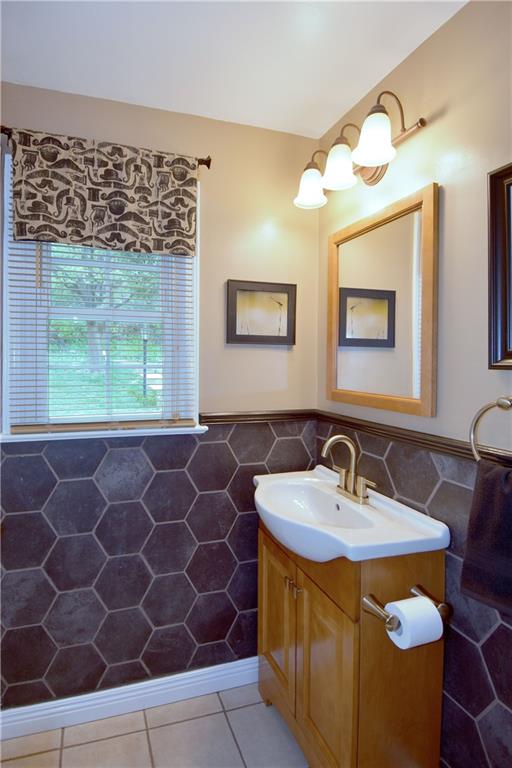 772 Scrubgrass Road Pittsburgh, PA 15243 - Photo 11 of 25 Gallery Image 11