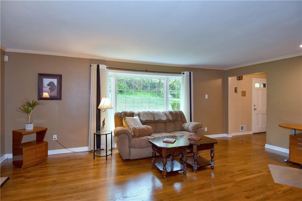 772 Scrubgrass Road Pittsburgh, PA 15243 - Photo 4 of 25 Gallery Image 4