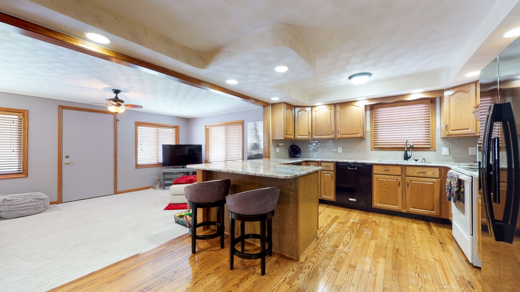 3129 West Chartwell Road Peoria, IL 61614 - Photo 8 of 32 Gallery Image 8