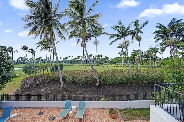 $5,857,525 | 5252 La Gorce Drive, Miami Beach, FL 33140