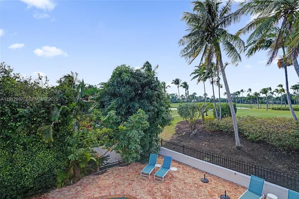$5,857,525 | 5252 La Gorce Drive, Miami Beach, FL 33140