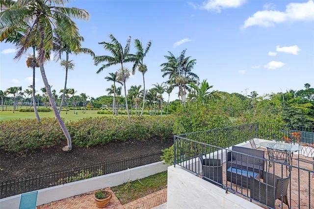 $5,857,525 | 5252 La Gorce Drive, Miami Beach, FL 33140
