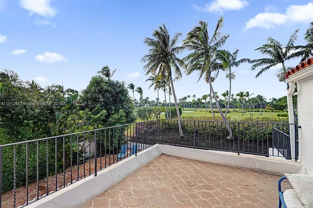 $5,857,525 | 5252 La Gorce Drive, Miami Beach, FL 33140