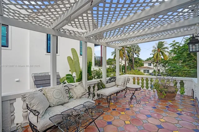 $5,857,525 | 5252 La Gorce Drive, Miami Beach, FL 33140