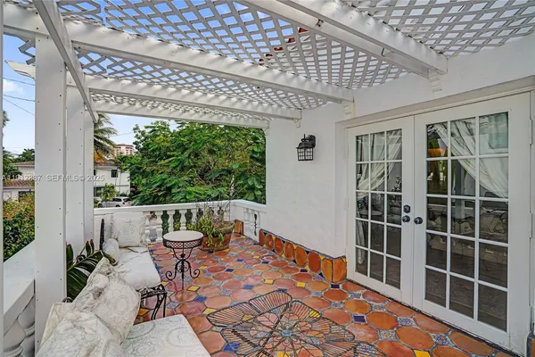 $5,857,525 | 5252 La Gorce Drive, Miami Beach, FL 33140