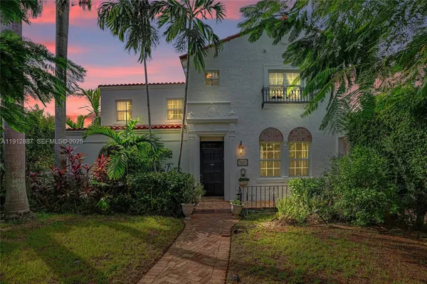 $5,857,525 | 5252 La Gorce Drive, Miami Beach, FL 33140