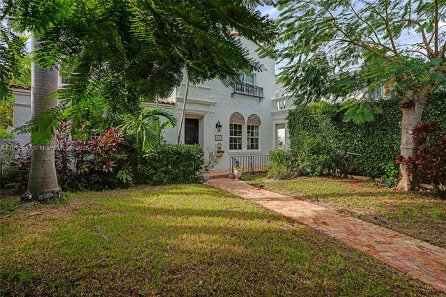 $5,857,525 | 5252 La Gorce Drive, Miami Beach, FL 33140