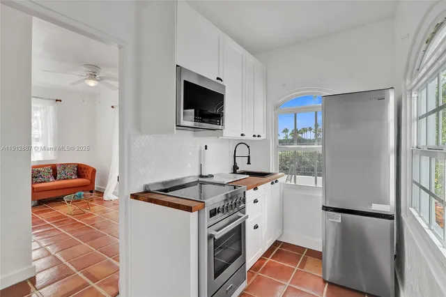 $5,857,525 | 5252 La Gorce Drive, Miami Beach, FL 33140