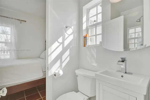 $5,857,525 | 5252 La Gorce Drive, Miami Beach, FL 33140