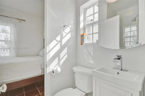 $5,857,525 | 5252 La Gorce Drive, Miami Beach, FL 33140