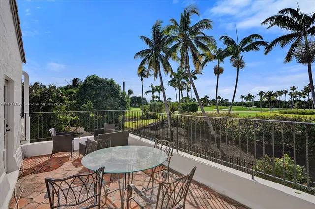 $5,857,525 | 5252 La Gorce Drive, Miami Beach, FL 33140
