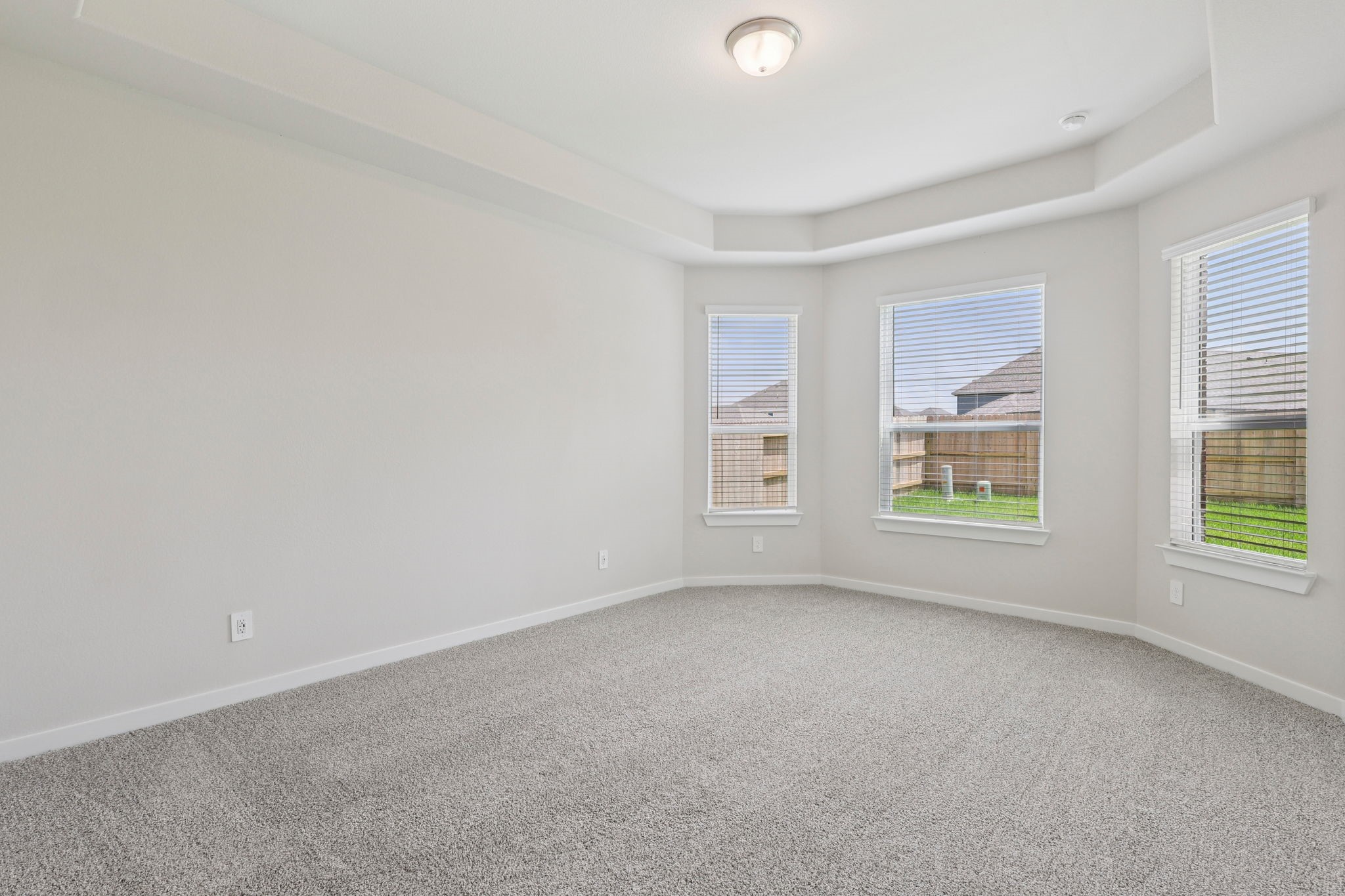 5519 Handlewood Lane Rosenberg, TX 77471 - Photo 16 of 38 an empty room with windows