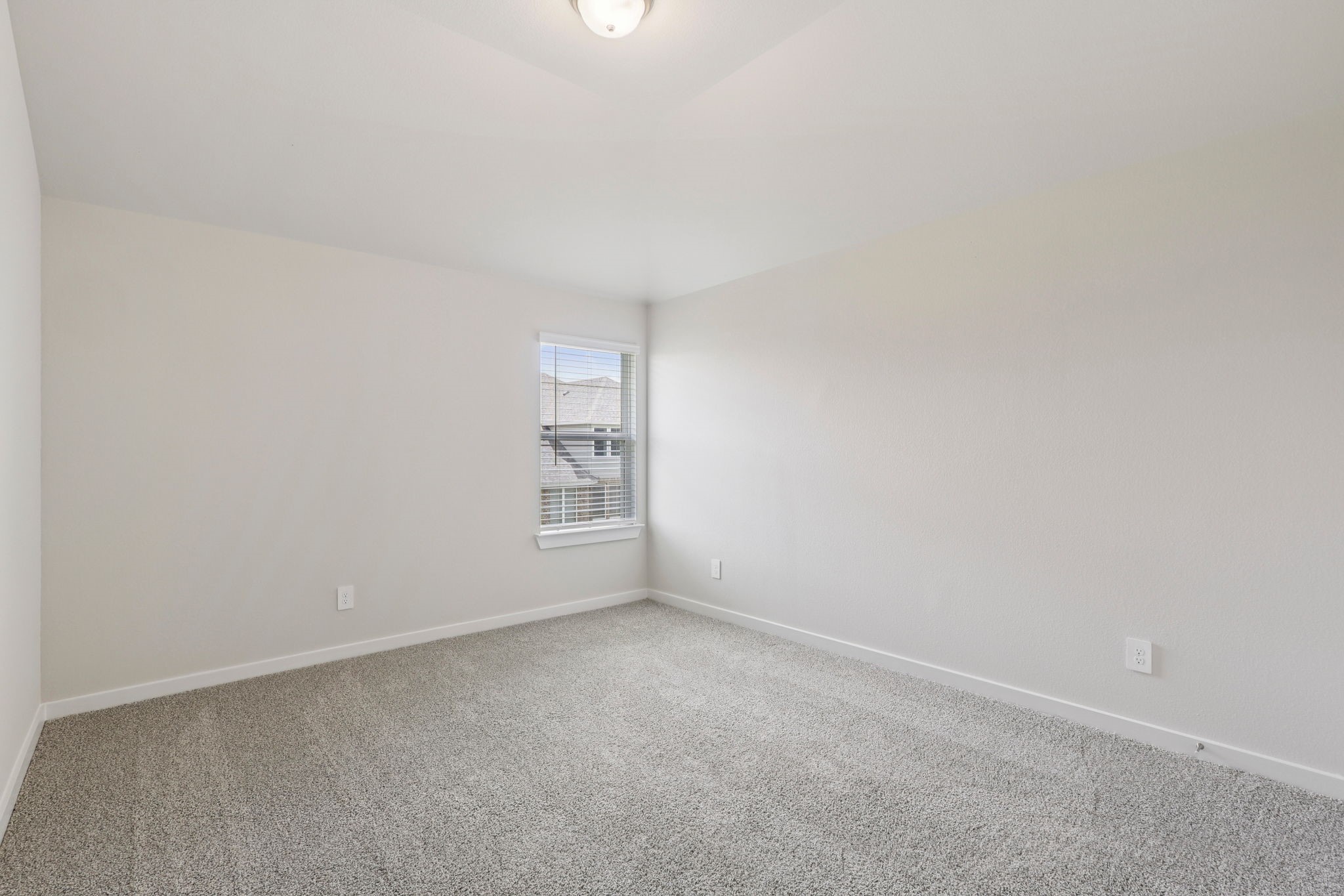 5519 Handlewood Lane Rosenberg, TX 77471 - Photo 29 of 38 a view of an empty room and a window