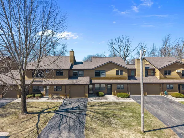 $189,900 | 921 Babcock Street, Unit 13, Neenah, WI 54956