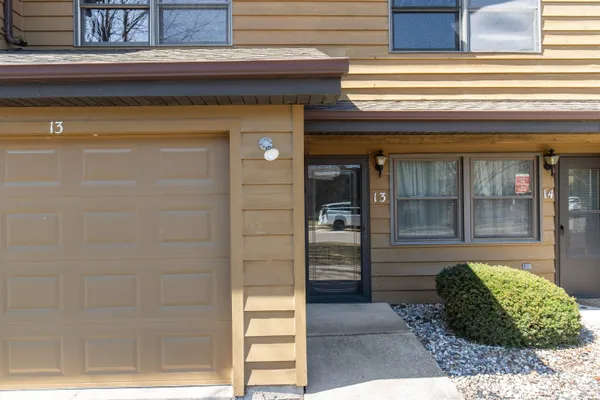 $189,900 | 921 Babcock Street, Unit 13, Neenah, WI 54956