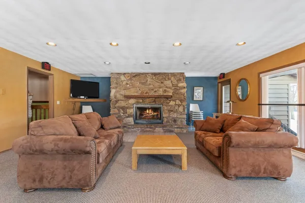 $189,900 | 921 Babcock Street, Unit 13, Neenah, WI 54956