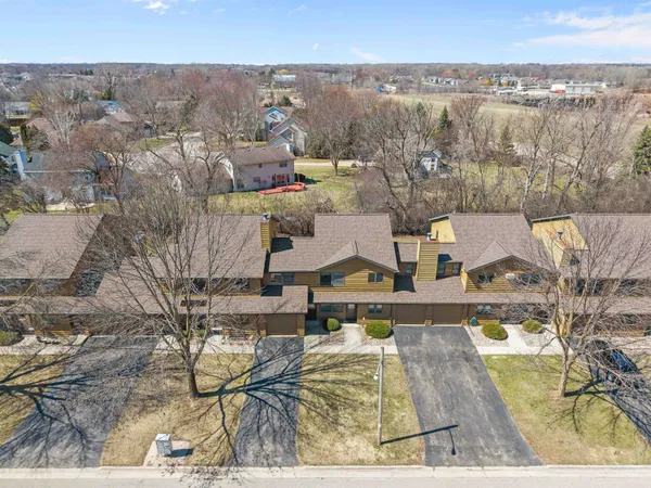 $189,900 | 921 Babcock Street, Unit 13, Neenah, WI 54956