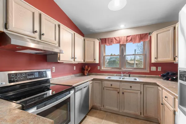 $189,900 | 921 Babcock Street, Unit 13, Neenah, WI 54956