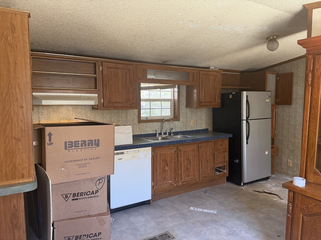 10 David Road Carver, MA 02330 - Photo 3 of 7