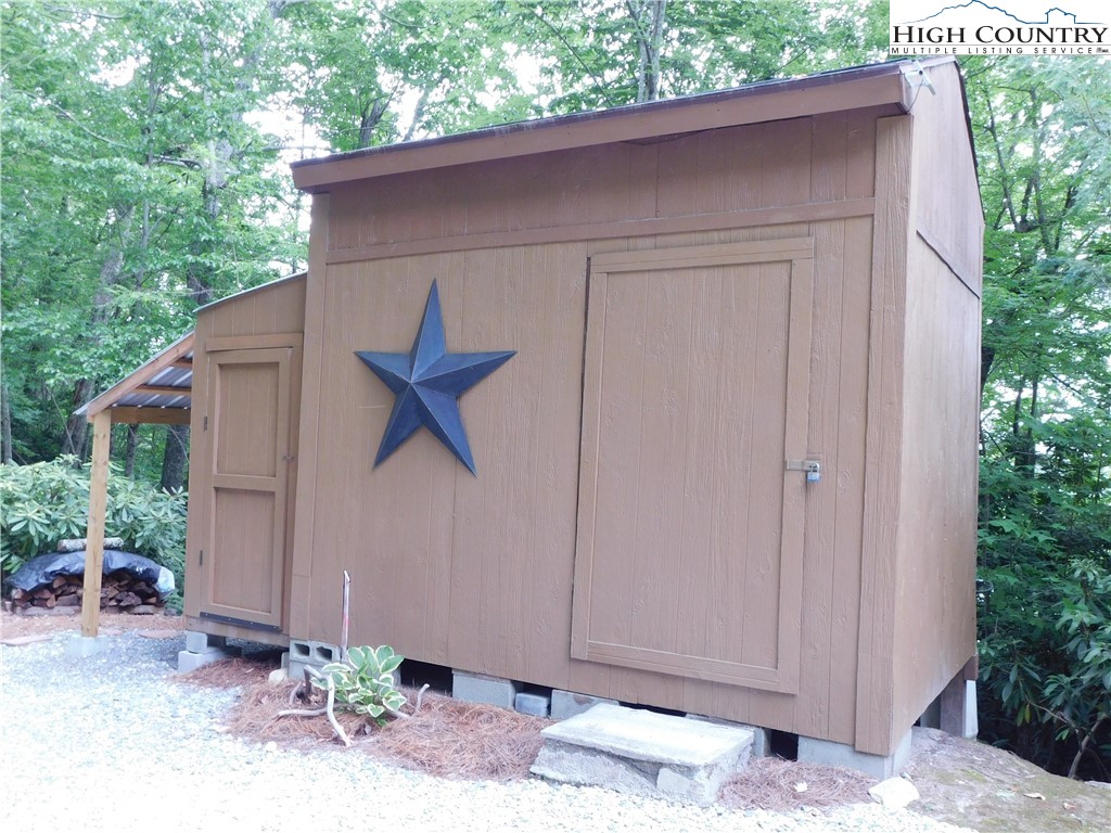 7433 Gingercake Road Newland, NC 28657 - Photo 6 of 34 Gallery Image 6