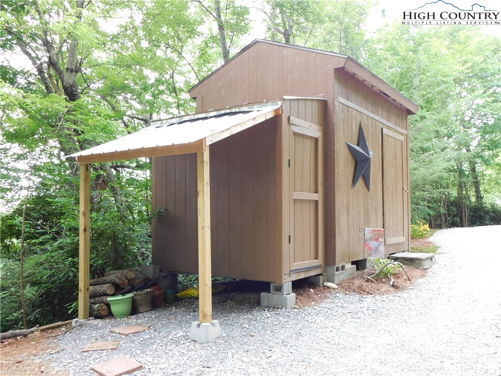 7433 Gingercake Road Newland, NC 28657 - Photo 7 of 34 Gallery Image 7