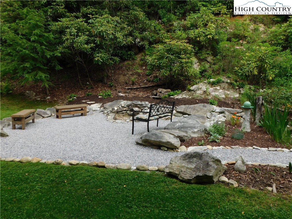 7433 Gingercake Road Newland, NC 28657 - Photo 8 of 34 Gallery Image 8