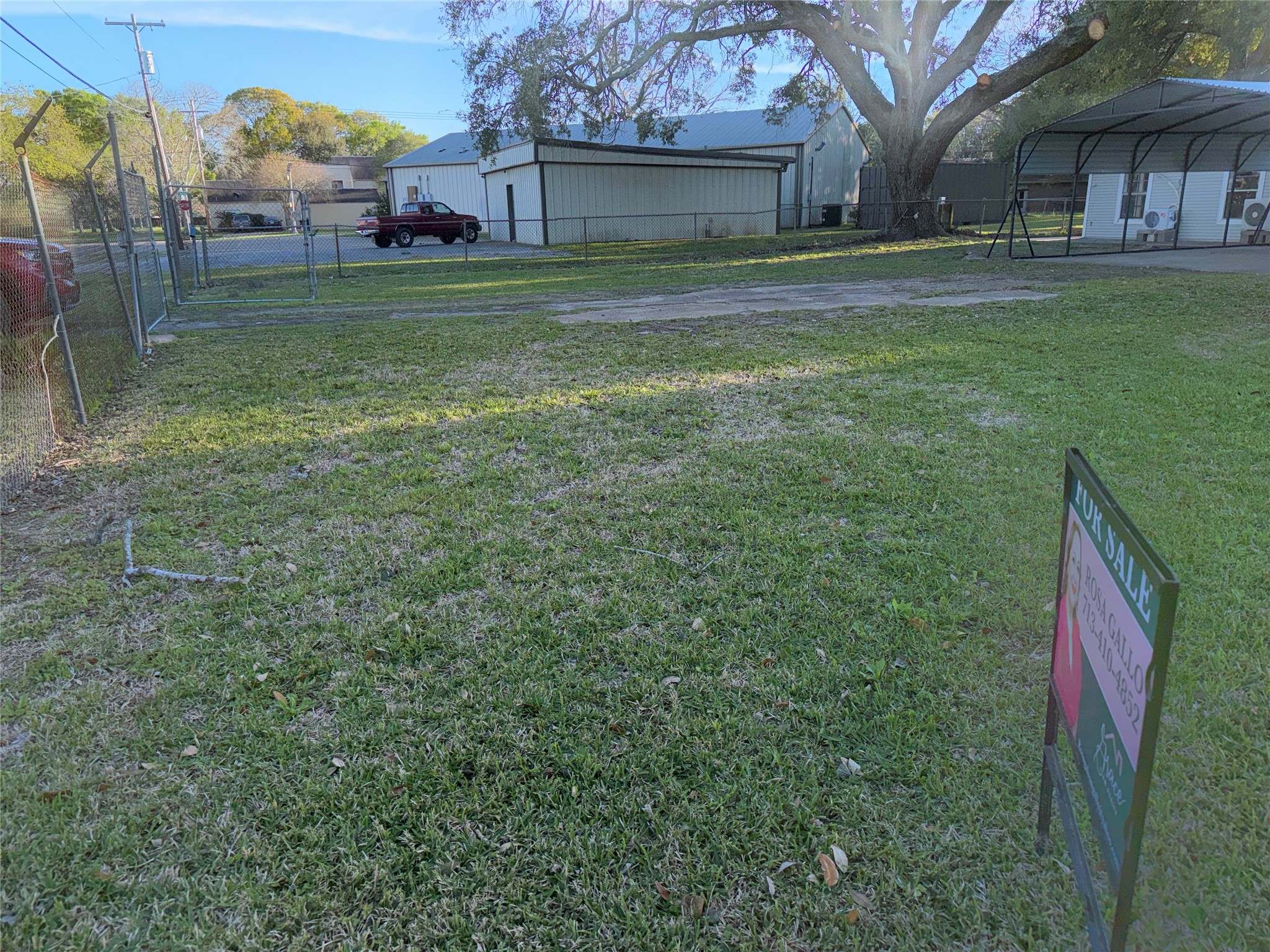 406 7th Street Alvin, TX 77511 - Photo 3 of 14 a view of a yard with a house