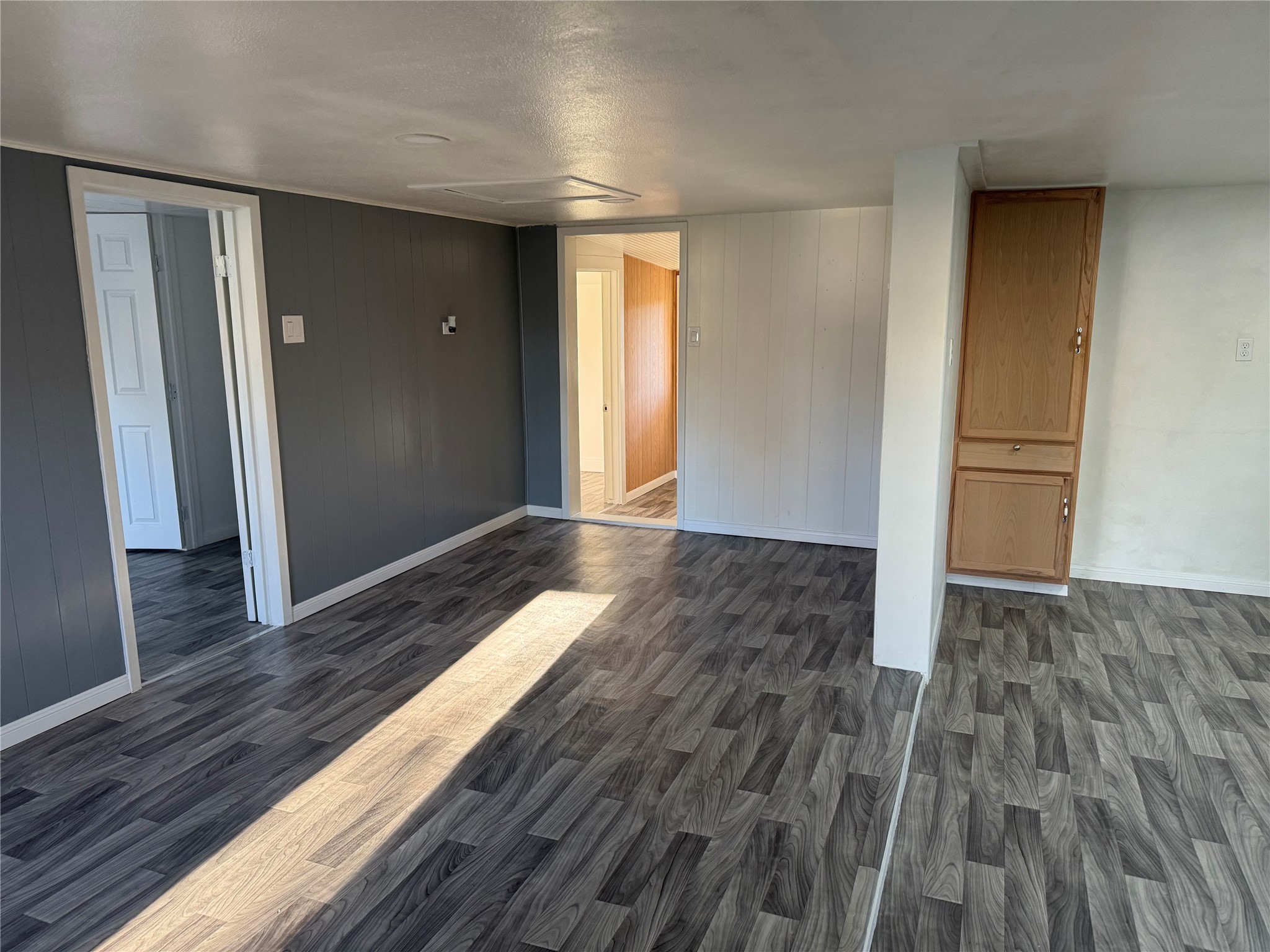 406 7th Street Alvin, TX 77511 - Photo 8 of 14 a view of hallway with wooden floor