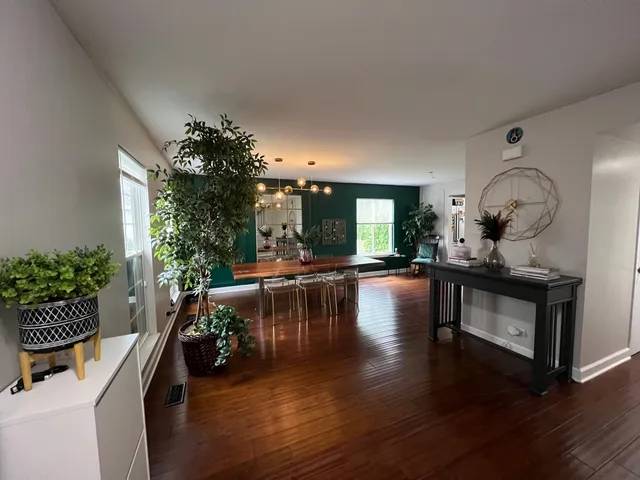 $3,250 | 3854 Cheryl Court, Aurora, IL 60504