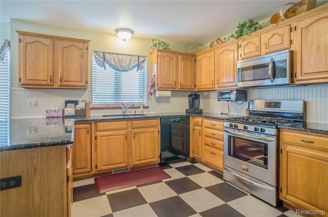 1692 Clover Ridge Drive Howell, MI 48843 - Photo 9 of 29 9.jpg