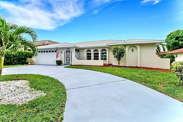 $618,000 | 814 Victoria Drive, Cape Coral, FL 33904