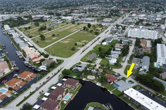 $618,000 | 814 Victoria Drive, Cape Coral, FL 33904