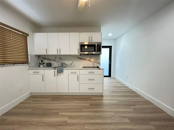 $1,595 | 142 Northwest 21st Avenue, Unit 3, Miami, FL 33125