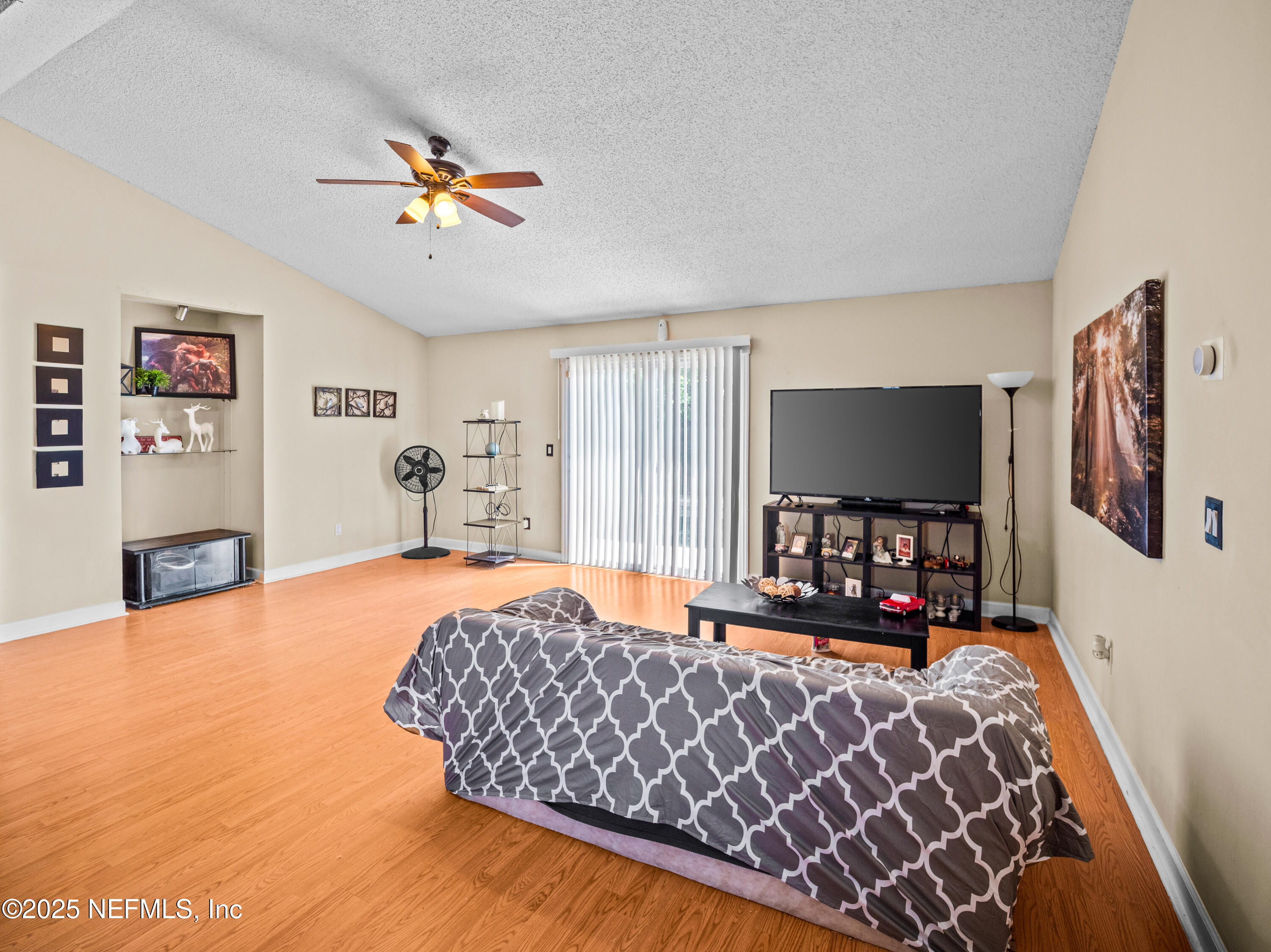 8454 Gemini Road Jacksonville, FL 32216 - Photo 5 of 22 living room
