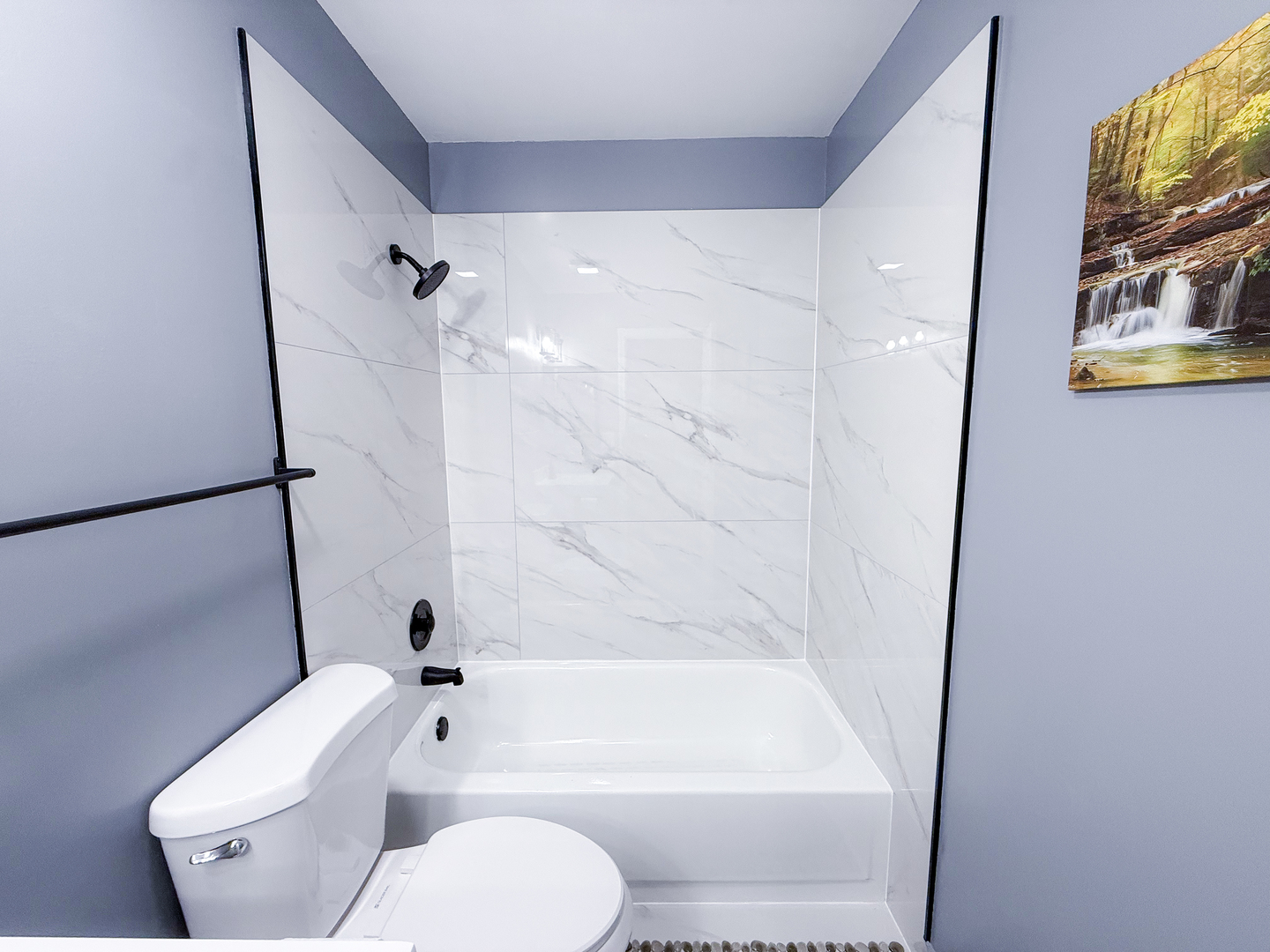 151 Brookston Drive, Unit A2 Schaumburg, IL 60193 - Photo 9 of 18 a bathroom with a toilet and a bathtub