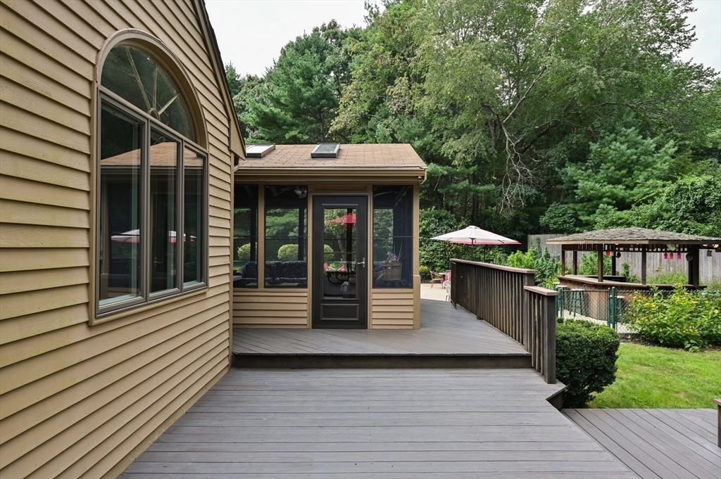 23 Warren Street Georgetown, MA 01833 - Photo 17 of 29 Gallery Image 17