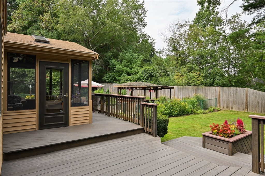 23 Warren Street Georgetown, MA 01833 - Photo 18 of 29 Gallery Image 18