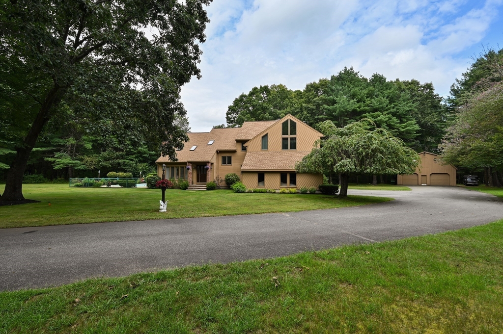 23 Warren Street Georgetown, MA 01833 - Photo 5 of 29 Gallery Image 5