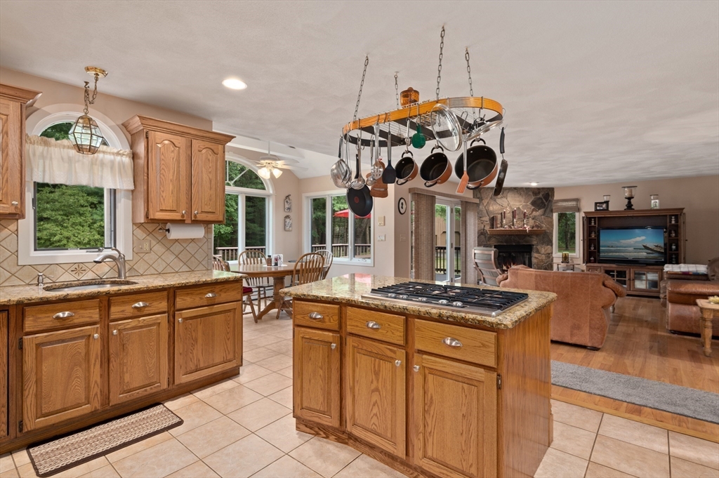 23 Warren Street Georgetown, MA 01833 - Photo 10 of 29 Gallery Image 10