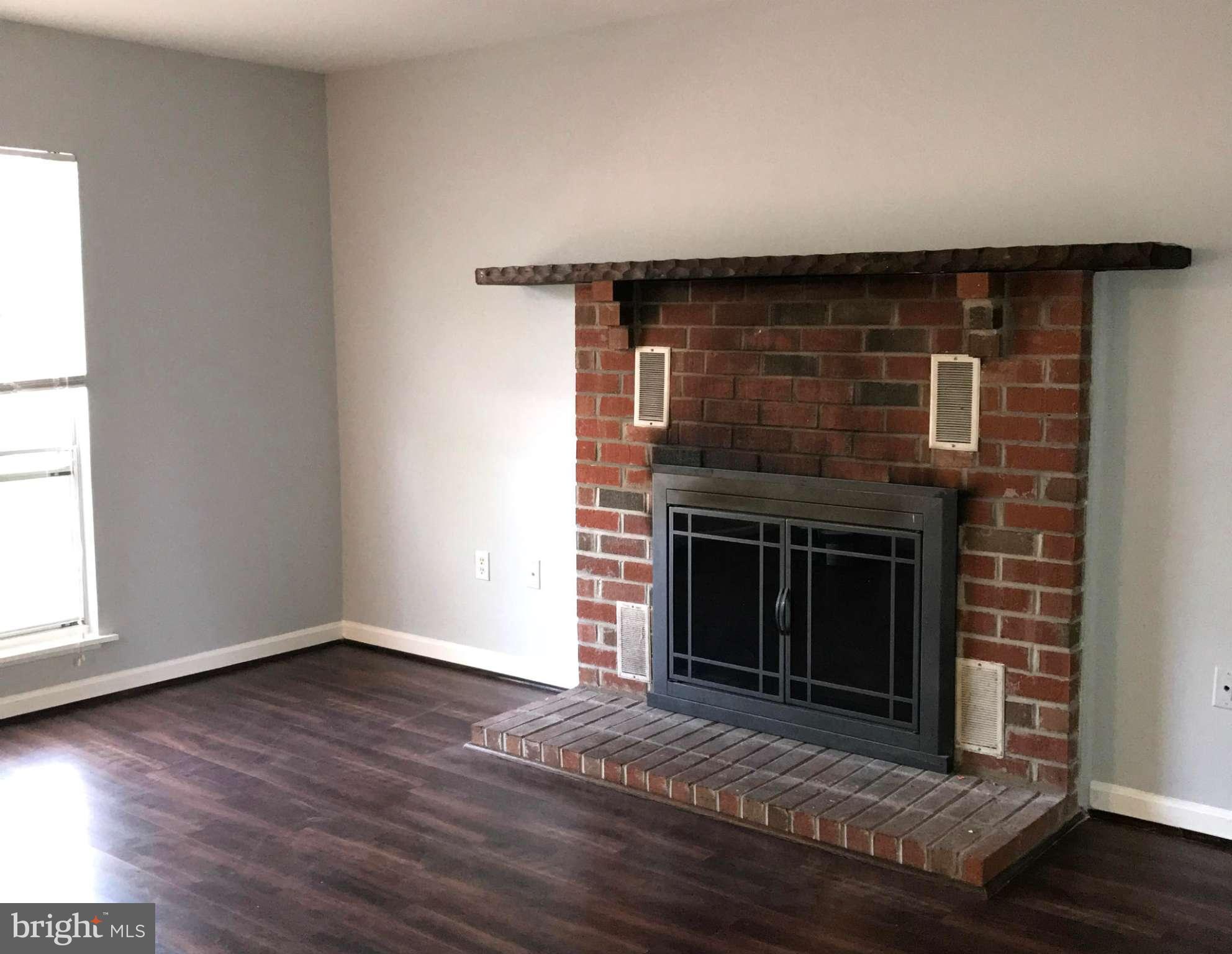 10142 Springhouse Court Manassas, VA 20110 - Photo 2 of 10 Family Room