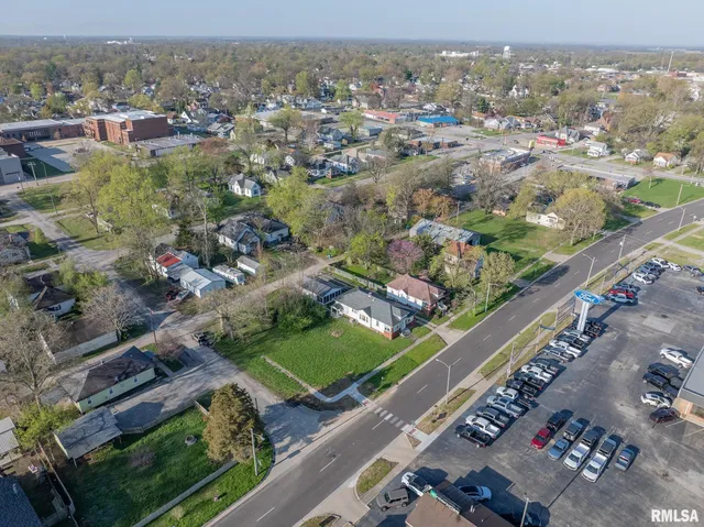 $33,000 | 873 East Noleman Street, Centralia, IL 62801