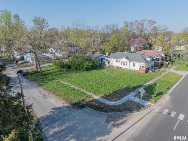 $33,000 | 873 East Noleman Street, Centralia, IL 62801