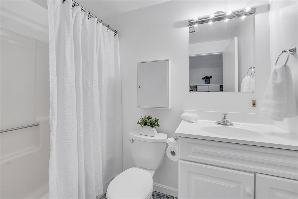 116 Maple Street Sherborn, MA 01770 - Photo 17 of 35 Gallery Image 17