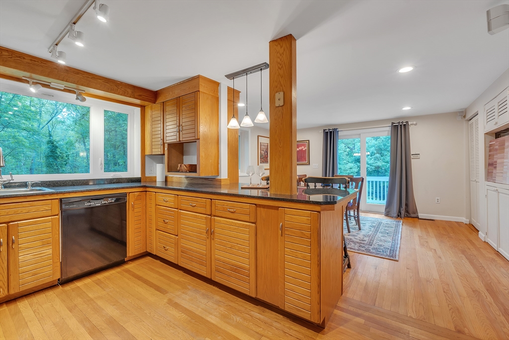 116 Maple Street Sherborn, MA 01770 - Photo 9 of 35 Gallery Image 9