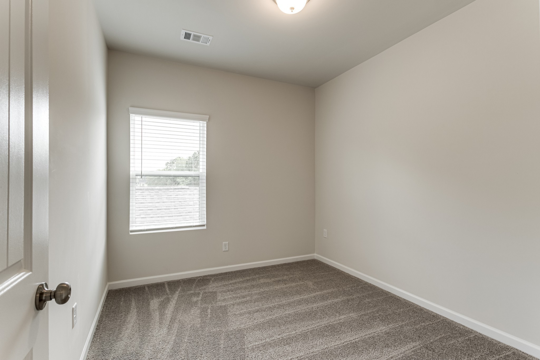 154 Jackson Alan Drive Murfreesboro, TN 37130 - Photo 5 of 10 an empty room with a window